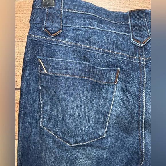 🌻 Eddie Bauer Curvy Jeans Women’s size 4 Dark Distressed Denim - Picture 11 of 13